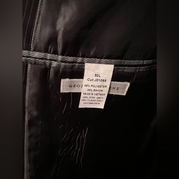 Geoffrey Beene black pinstripe suit, 50L, pants 40/30. - Picture 3 of 4